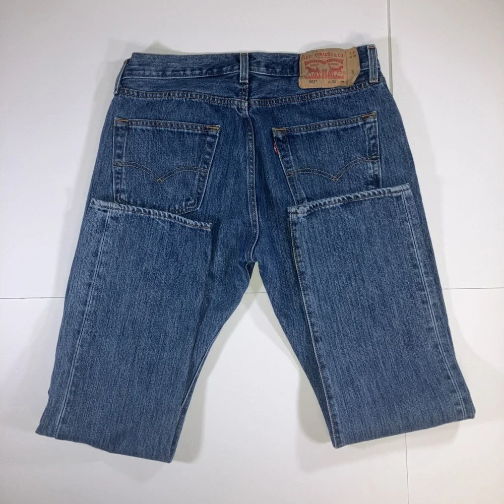 Levis 501 Jeans Mens 32x29 Medium Wash Button Fly Original Fit 100% Cotton